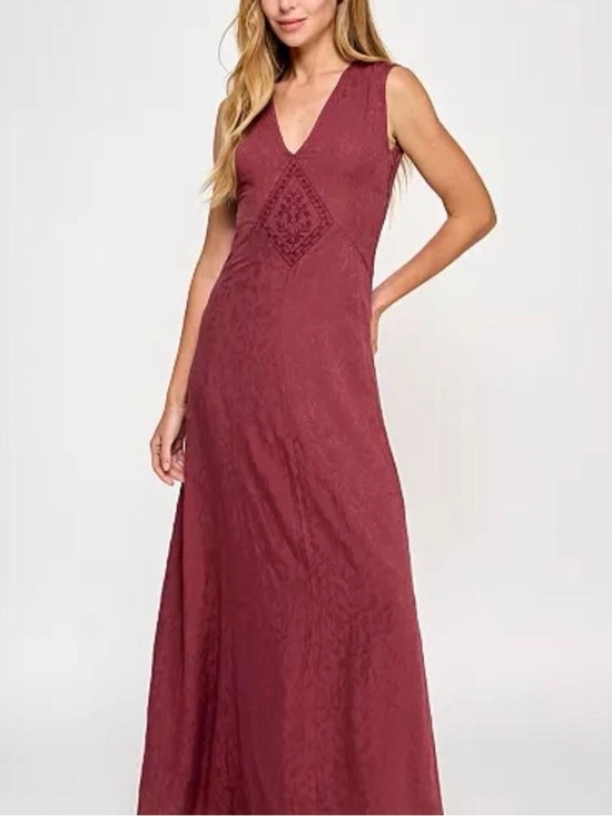 Seni & cade Dresses & Skirts - V-Neck Sleeveless Maxi Dress in Deep Wine
